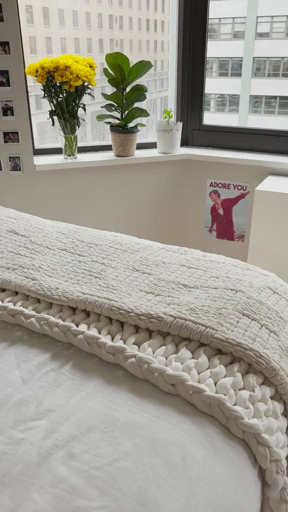 CalmKnit™ Weighted Blankets video